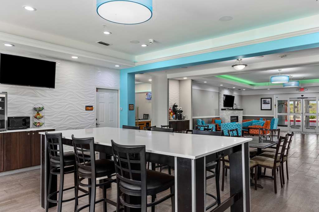 La Quinta Inn & Suites by Wyndham Raymondville - photo 29