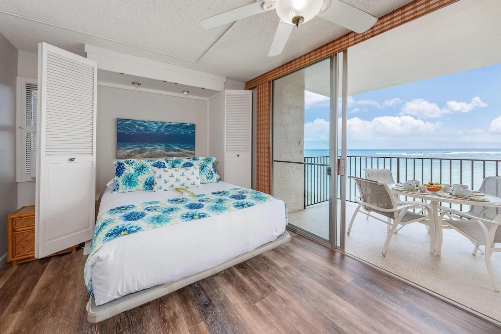 Hololani B204 Hl B204 Beachy Chic Updated Oceanfront 2bd — Lahaina