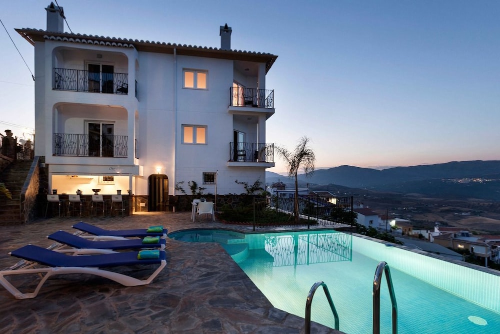 Hotel Las Orquideas - carbon neutral hotel in Vinuela