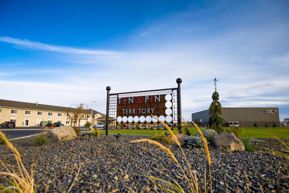 Ten Pin Inn & Suites - photo 44
