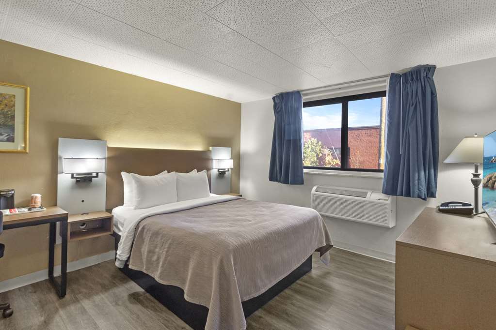 Quality Inn & Suites Green Bay Downtown - photo 10