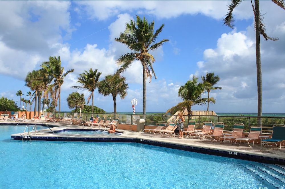 Hollywood Beach Resort Large Studio Sleeps 4 - photo 11