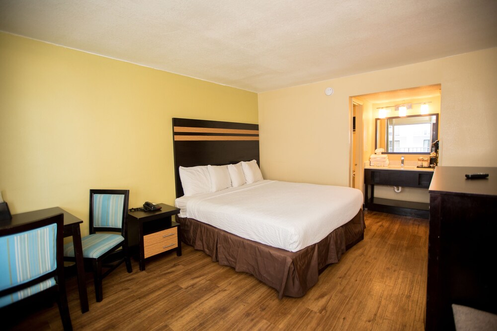 Blu Atlantic Oceanfront Hotel & Suites - photo 11