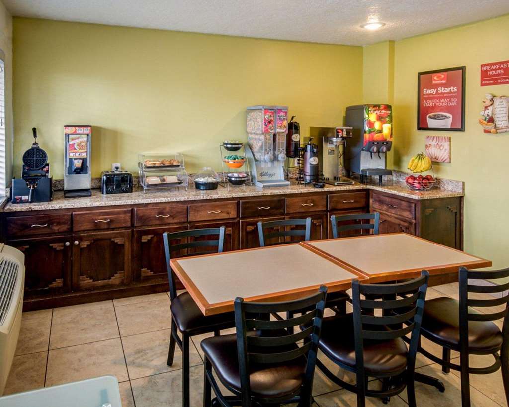 Econo Lodge Albuquerque East - photo 19