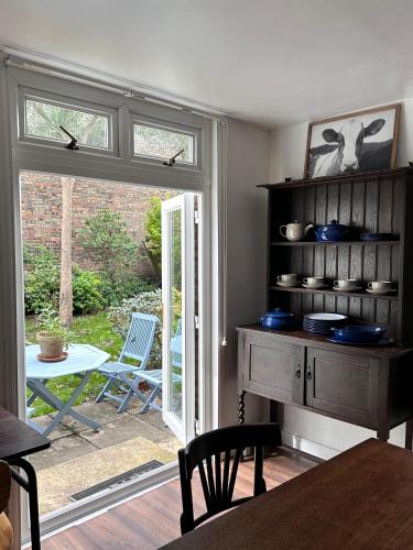Charming Renovated Residence in Willesden Green — 4-Star Luxury Hotel in London, United Kingdom