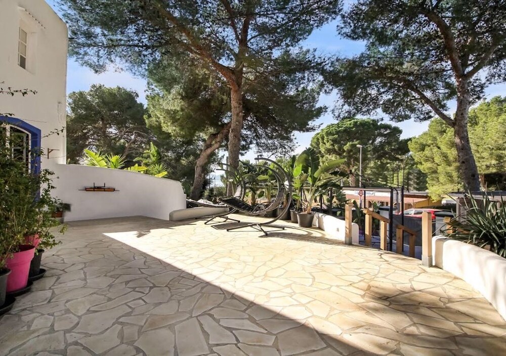 Appartment 5 Min Hippy Market & Beach — 4-Star Luxury Hotel in Santa Eularia Des Riu, Spain