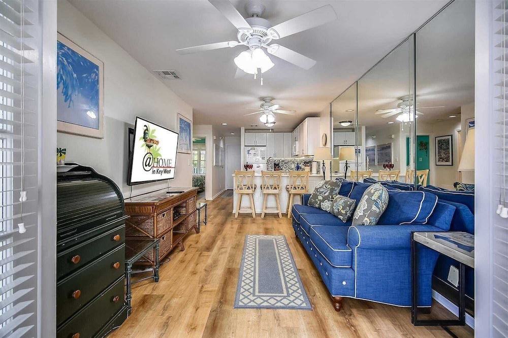 Always Your Paradise by Avantstay Shared Pool Near Zachary Beach Month long Stays Only in Key West, United States