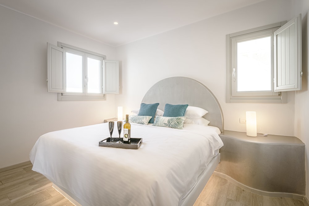 Amoramelia Suites — Fira — photo 5