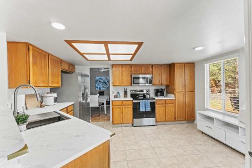 Cozy 3BR Family Home With Patio BBQ Grill Close to Casinos and Shops