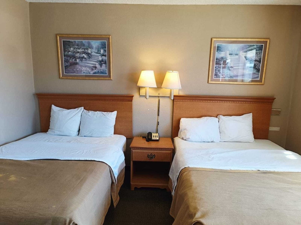 Executive Inn by OYO Kilgore North - photo 2
