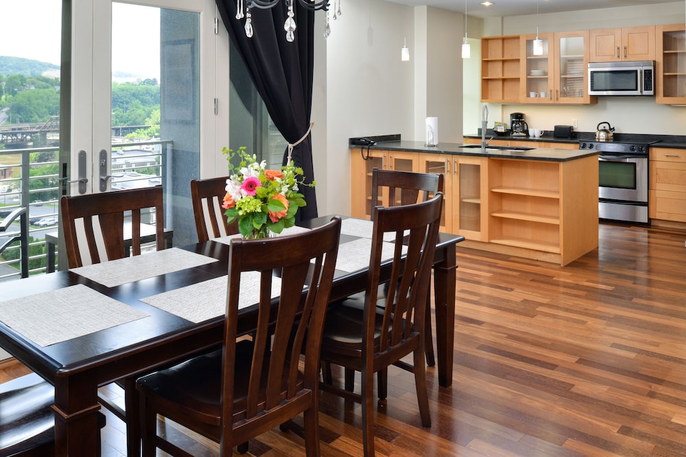 Grand Eastonian Hotel & Suites - photo 32