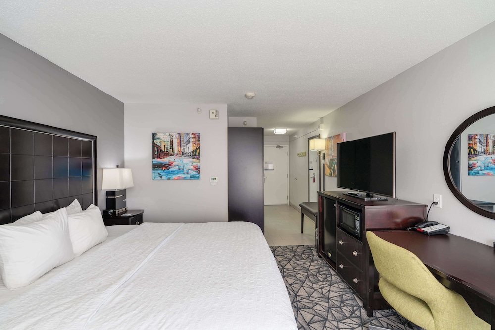 Hampton Inn Bloomington West - photo 11