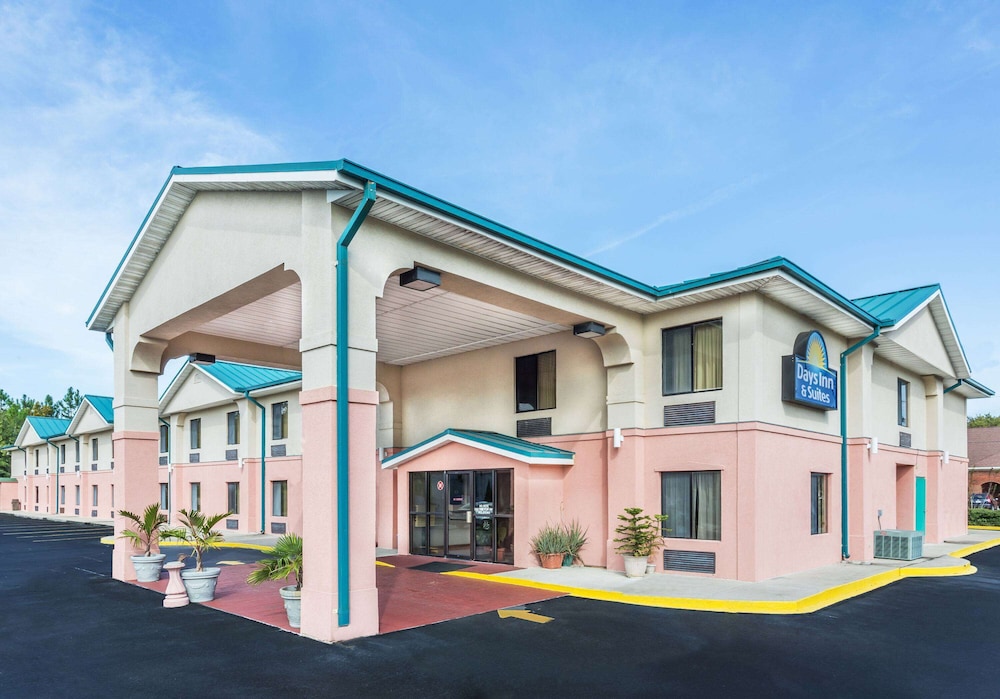 Days Inn by Wyndham Panama City Callaway in Panama, United States