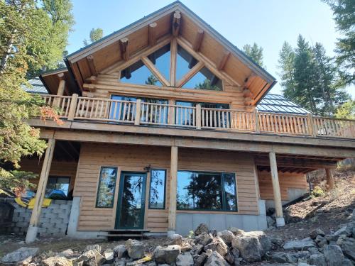 Christy's Cottage Waterfront w Slide & Ice Shanty — 4-Star Luxury Hotel in Batavia, United States