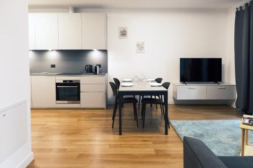 Comecasa Modern Terraced & Palestra Apartment — 4-Star Luxury Hotel in Milan, Italy