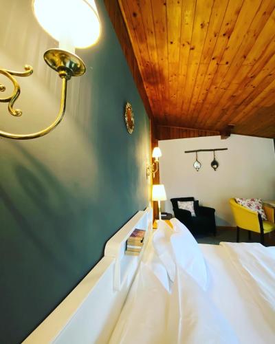 Bohemian Chalet — 4-Star Luxury Hotel in Busteni, Romania