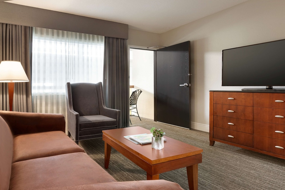 DoubleTree by Hilton Minneapolis Park Place - photo 32
