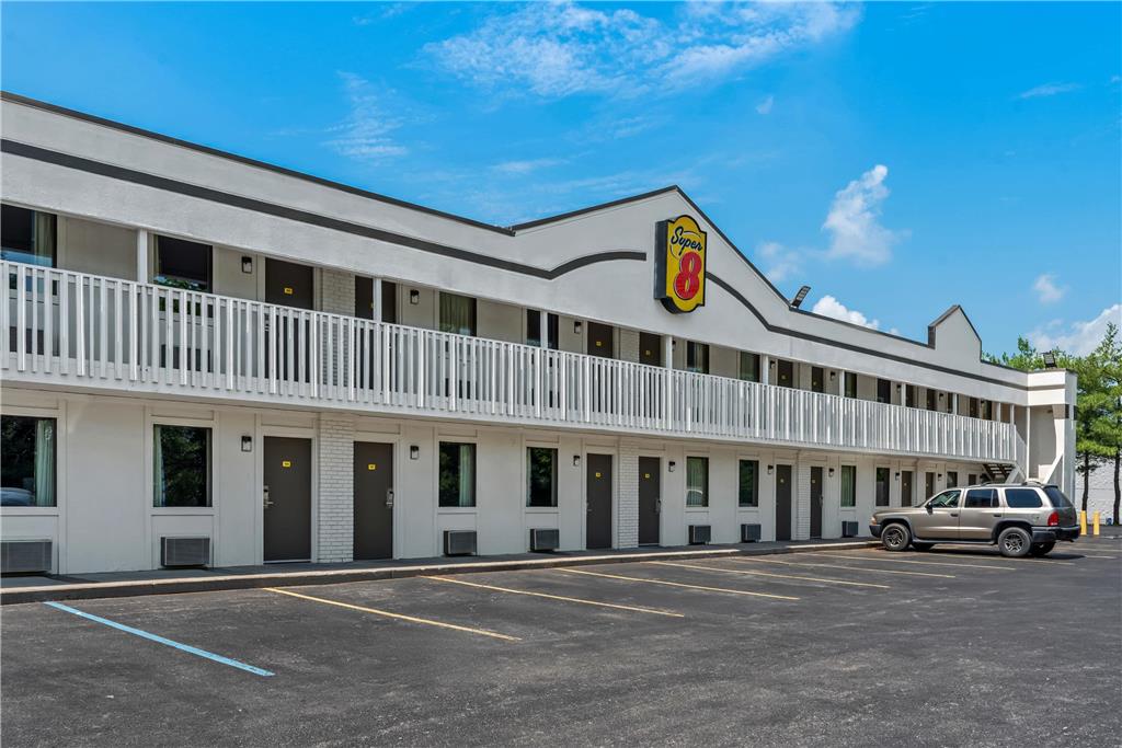 Super 8 by Wyndham Brownsburg - photo 4
