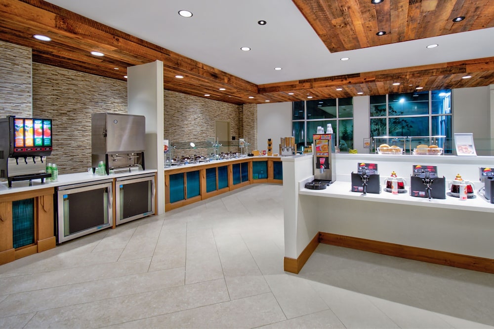 Fairfield By Marriott Inn & Suites Orlando At Flamingo Crossings Town Center - photo 35