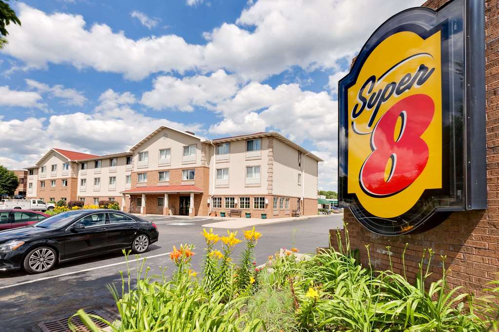 Super 8 by Wyndham Akron S Green Uniontown OH — hotel in Uniontown