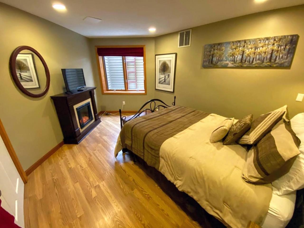 C1 Top Rated Ski In Ski Out Townhome Great views fireplaces fast wifi AC Short walk to slopes - photo 23