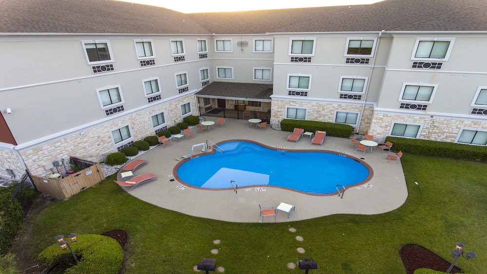 Holiday Inn Express Hotel & Suites Mount Pleasant by IHG - photo 28
