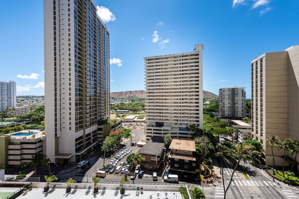 Spacious 14th Floor Corner Suite Partial Diamond Head and Ocean Views FREE Parking by Koko Resort Vacation Rentals - photo 37