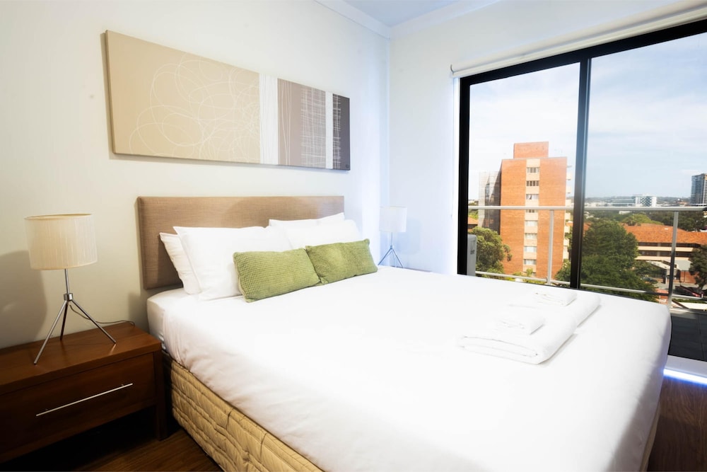 Lovely 2BR Apartment in West Perth With Parking — 4-Star Luxury Hotel in West Perth, Australia