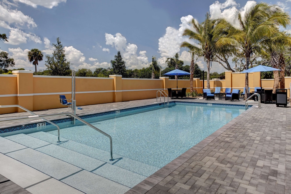 Hampton Inn & Suites Vero Beach Downtown - photo 2