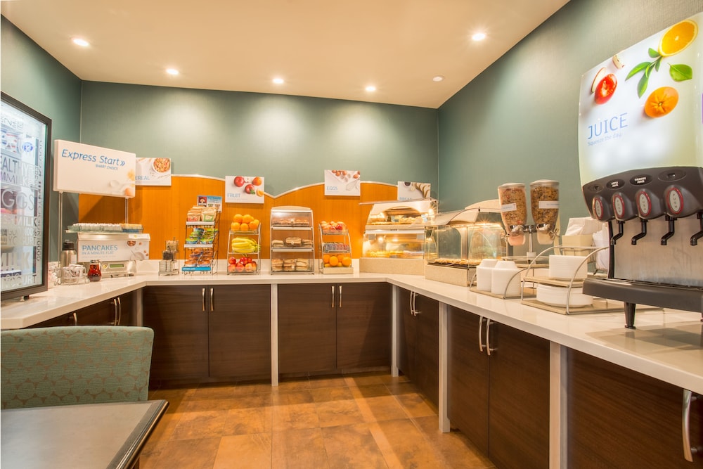 Holiday Inn Express Hotel & Suites Manteca by IHG - photo 38