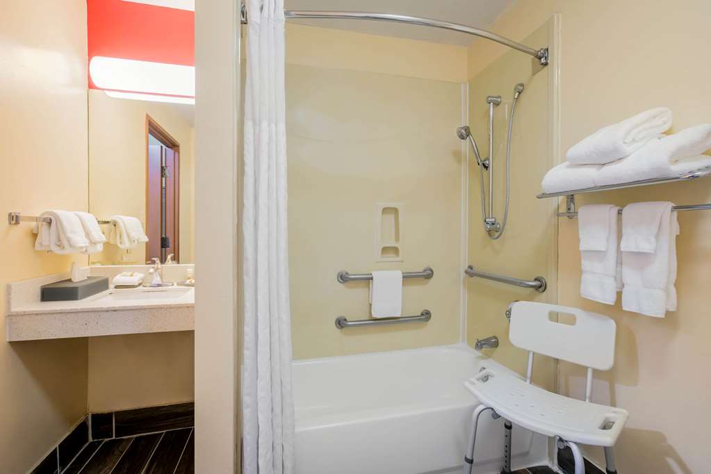 La Quinta Inn & Suites by Wyndham Dallas Mesquite - photo 23