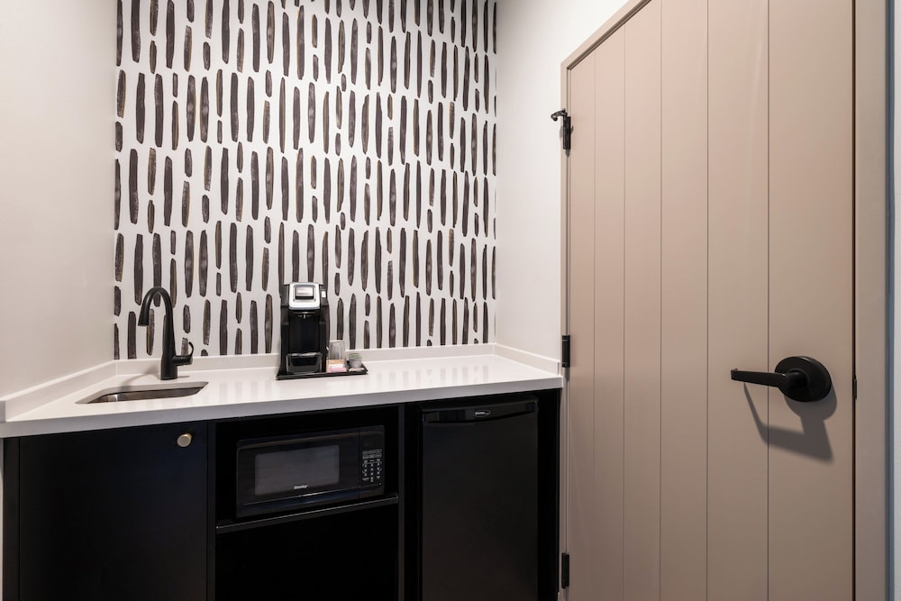 Atwell Suites Kansas City Airport by IHG - photo 12