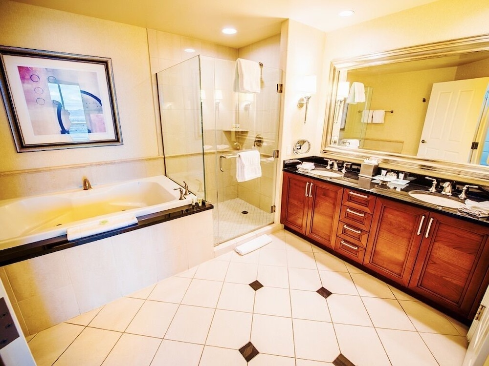 ABZ Signature Suites - photo 25