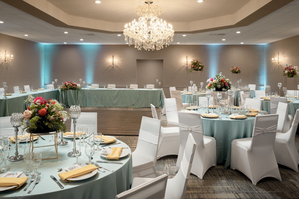 Four Points by Sheraton Milwaukee North Shore - photo 3