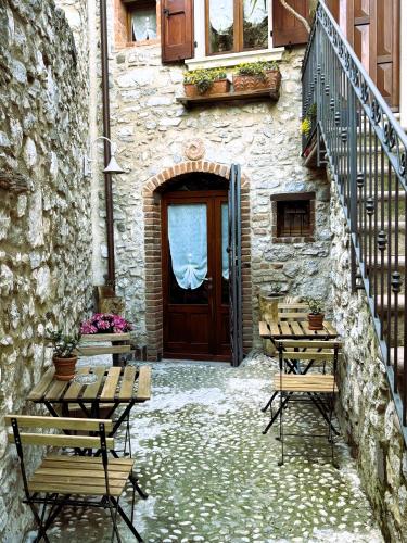 Castello 2 — 4-Star Luxury Hotel in Malcesine, Italy