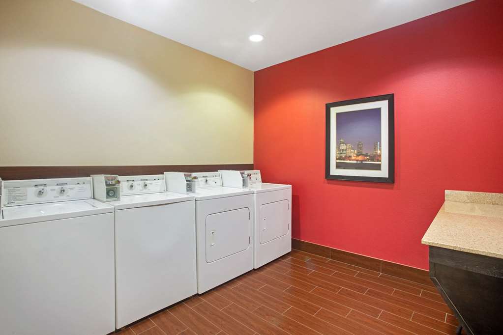 La Quinta Inn & Suites by Wyndham Pearsall - photo 40