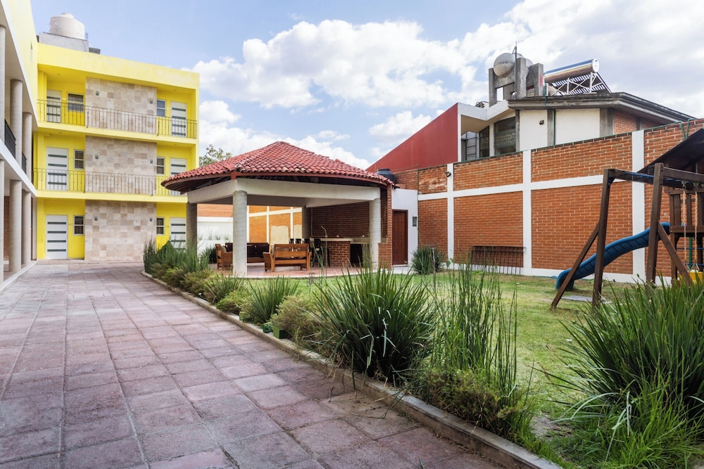 Capital O Hotel Emperadores Inn Atlixco in Atlixco, Mexico