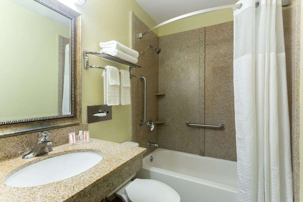 Super 8 by Wyndham Brunswick St Simons Island Area - photo 13