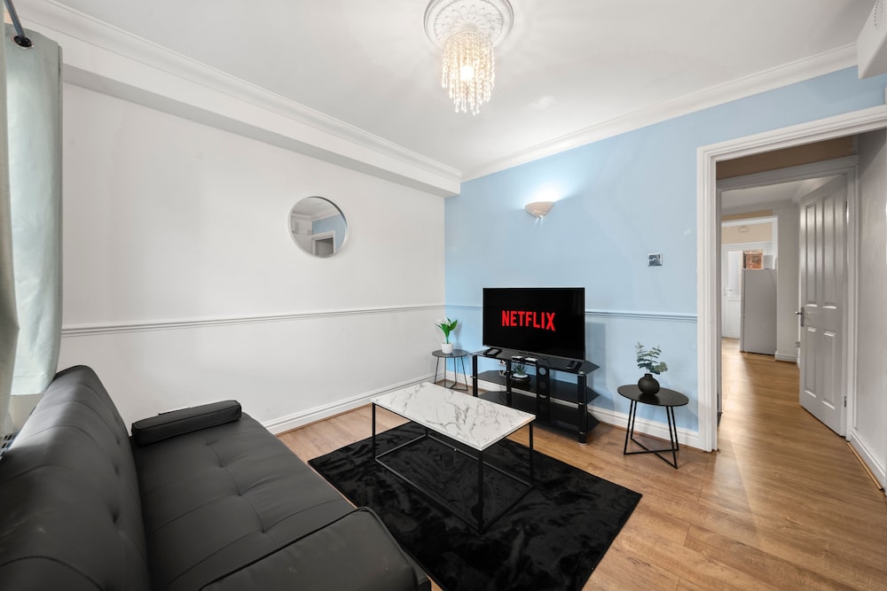 Contractor 3 bed Long stay Discounts & Parking in Reading, United Kingdom