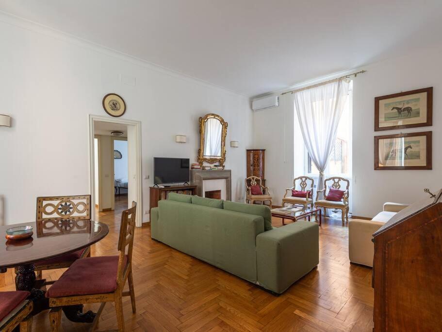 Giulia Luxury Two Bedroom Apartment — 4-Star Luxury Hotel in Rome, Italy