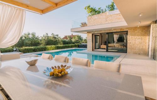 Stunning Home In Privlaka With Sauna — 5-Star Luxury Hotel in Privlaka, Croatia