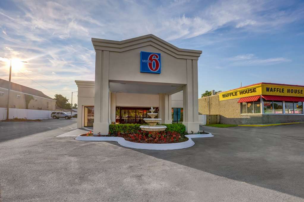 Motel 6 Jacksonville NC - featured photo
