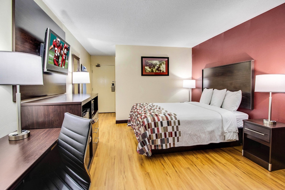 Red Roof Inn Forsyth - photo 13