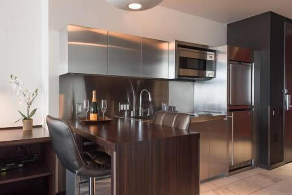 Luxury Suites at the Palms - photo 13
