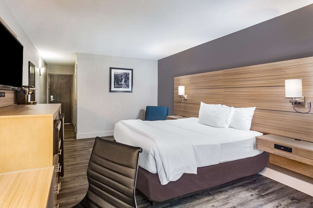 La Quinta Inn & Suites by Wyndham Joplin - photo 20