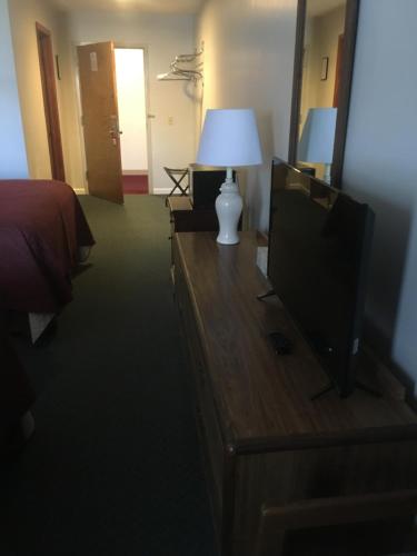 Villager Motel & Glen Manor Estate - photo 23