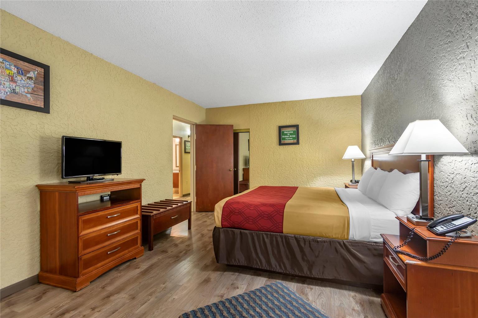 Econo Lodge Broken Arrow Tulsa - photo 12