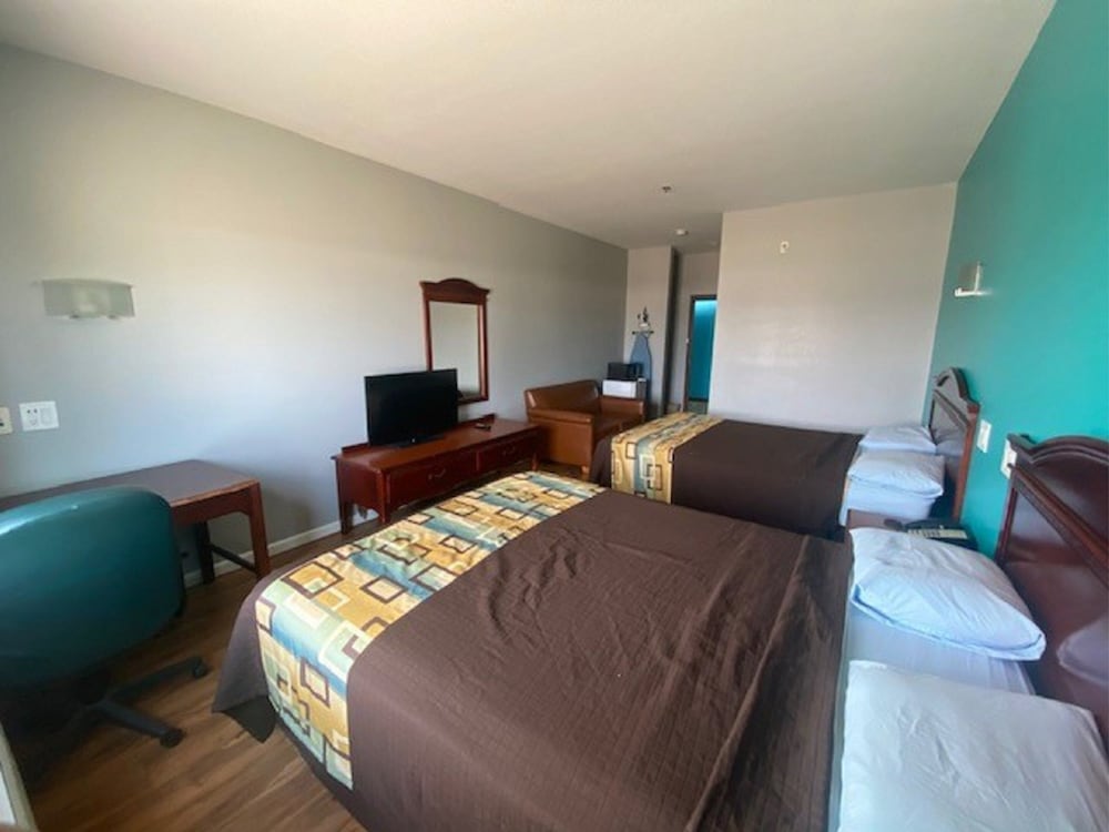 Tropicana Inn and Suites - photo 8