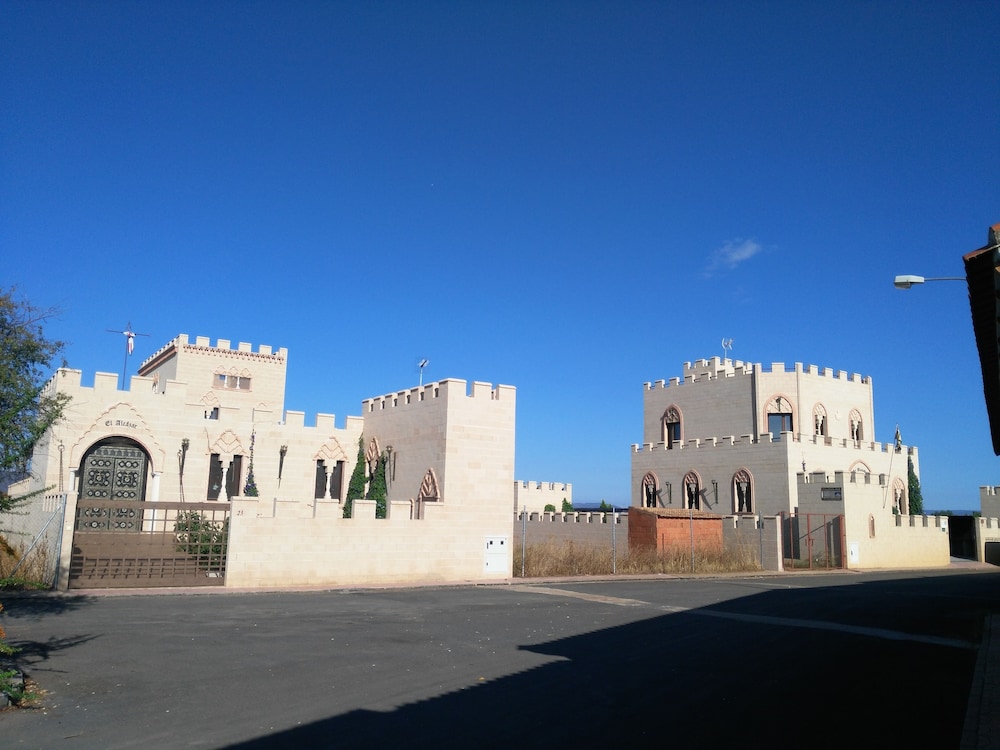 Casa Rural la Alcazaba — 4-Star Luxury Hotel in El Robledo, Spain