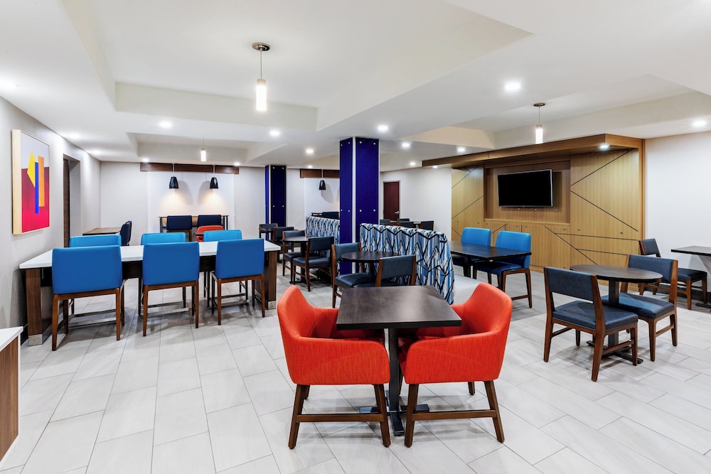 Holiday Inn Express and Suites Henderson by IHG - photo 47